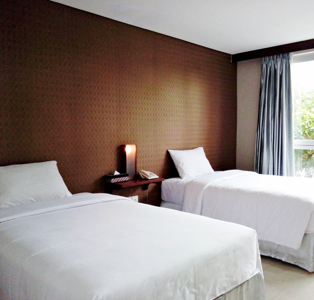 The Kanjeng Suites Kuta Galeria - Bali 18/56
