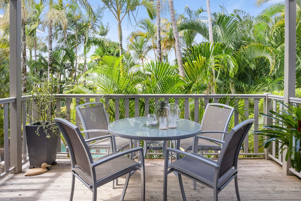 NOOSA OUTRIGGER BEACH RESORT 59/73