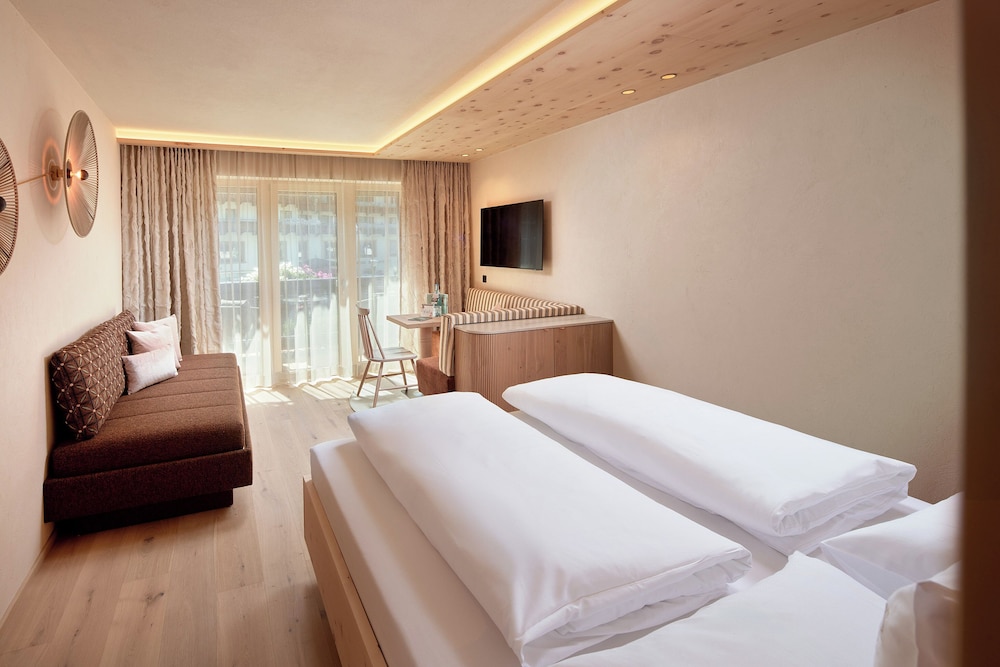 Stone, Junior Suite, King Bed, Sofa