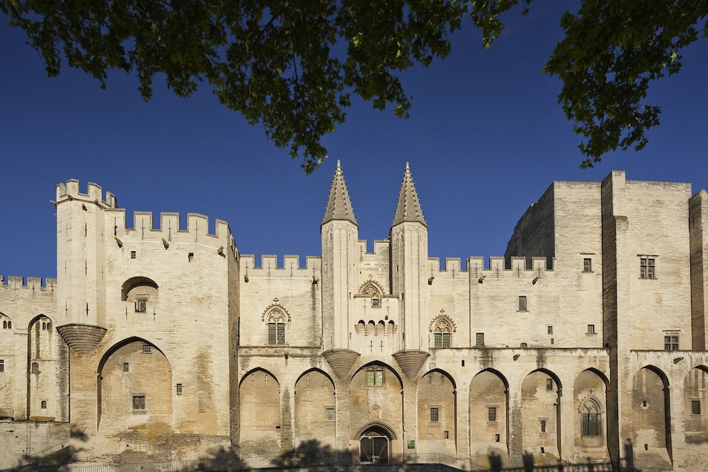 Mercure Avignon Centre Palais des Papes Hotel 65/70