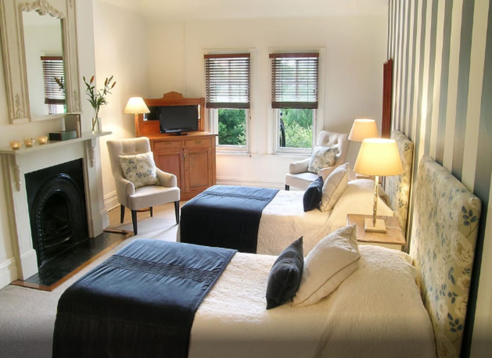 The Russell Boutique Hotel 60/67