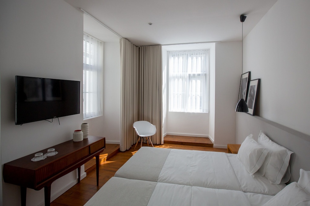The 8 Downtown Suites 27/67