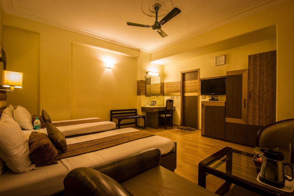 Hotel Suncourt Yatri 30/37