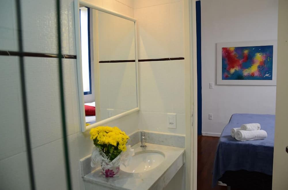غرفة عائلية رباعية بسرير كينج، Brasileranza Hostel 4/4