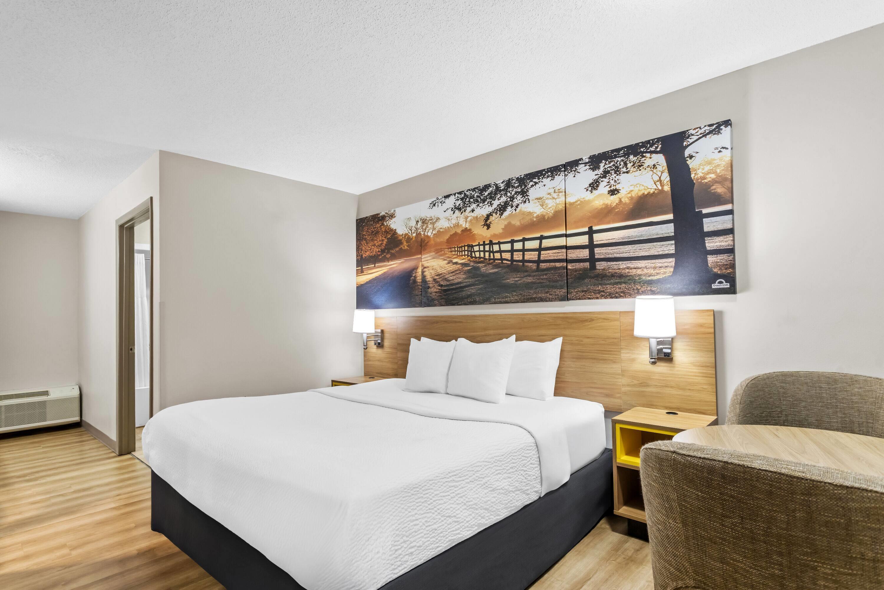 غرفة بسرير كينج، Days Inn by Wyndham Valdosta I-75 4/9
