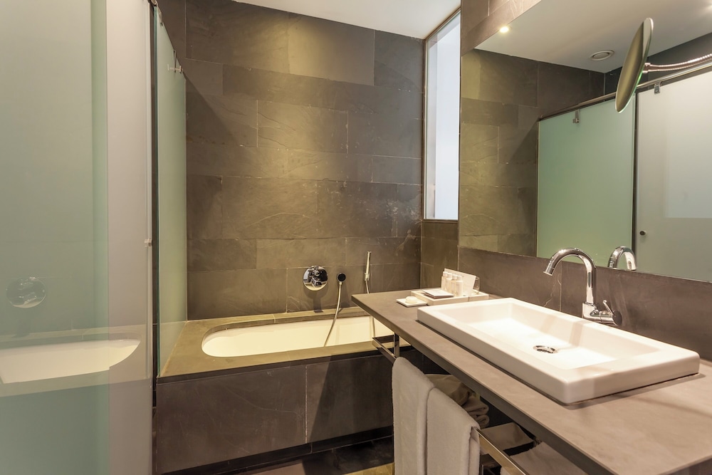 2 BEDROOMS, PREMIUM, APARTMENT, CITY VIEW, TERRACE