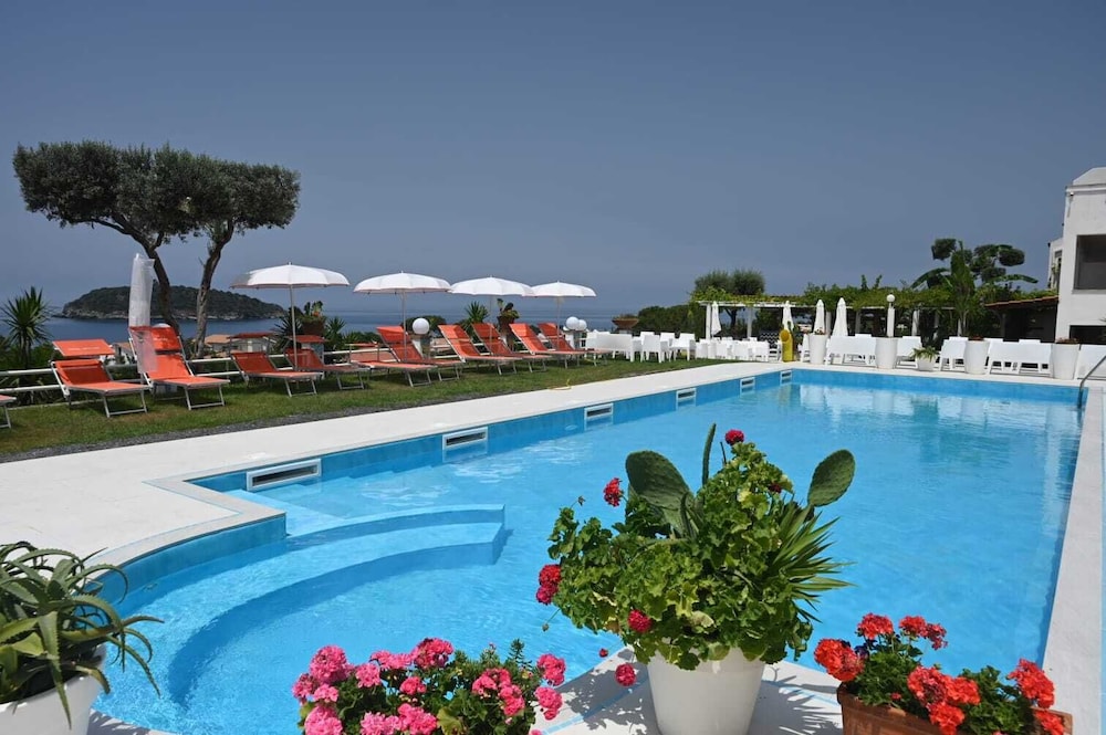 CRISTINA HOTEL 50/50