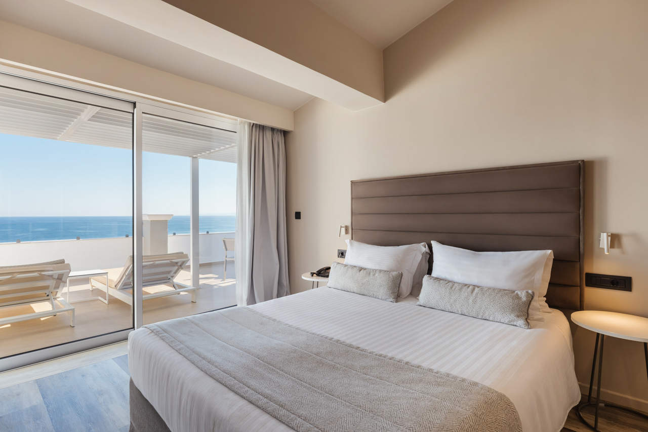 Alexandra Beach Resort & Spa 95/138