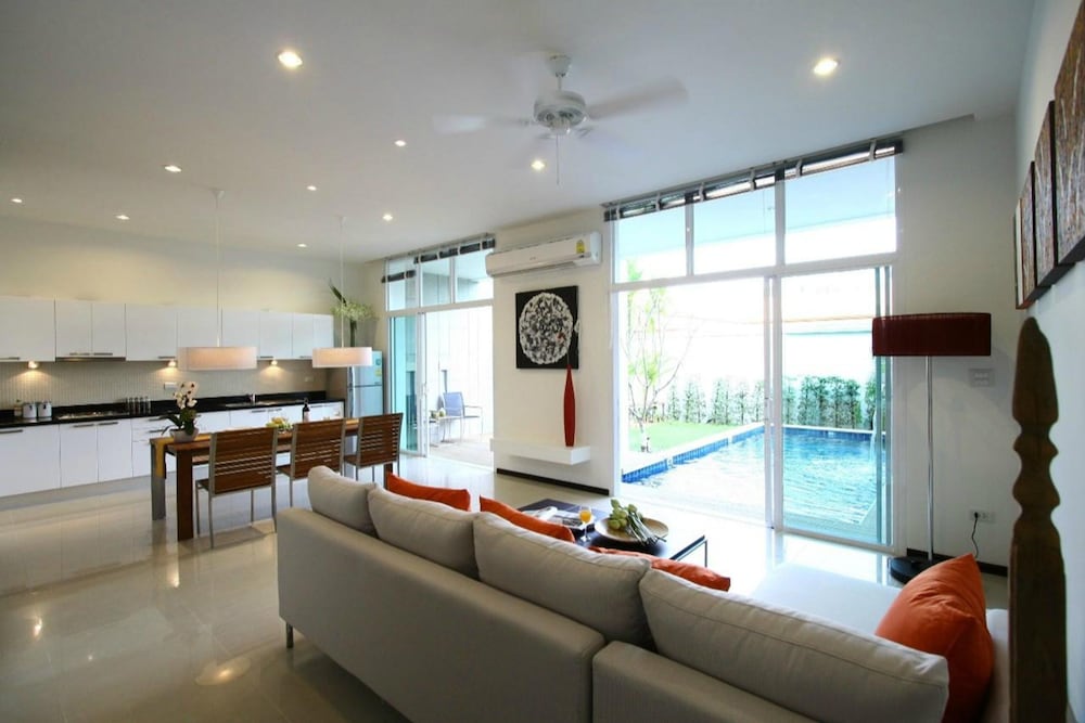 Two Villas Holiday Oxygen Style Bangtao Beach 12/18