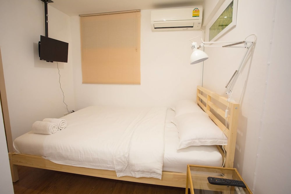 BASIC, STUDIO, QUEEN BED
