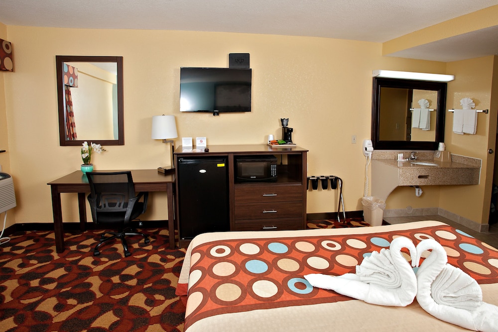 Super 8 by Wyndham Wichita Airport 27/47