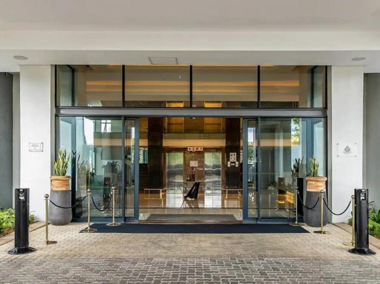 The Regency Apartment Hotel Menlyn 4/40