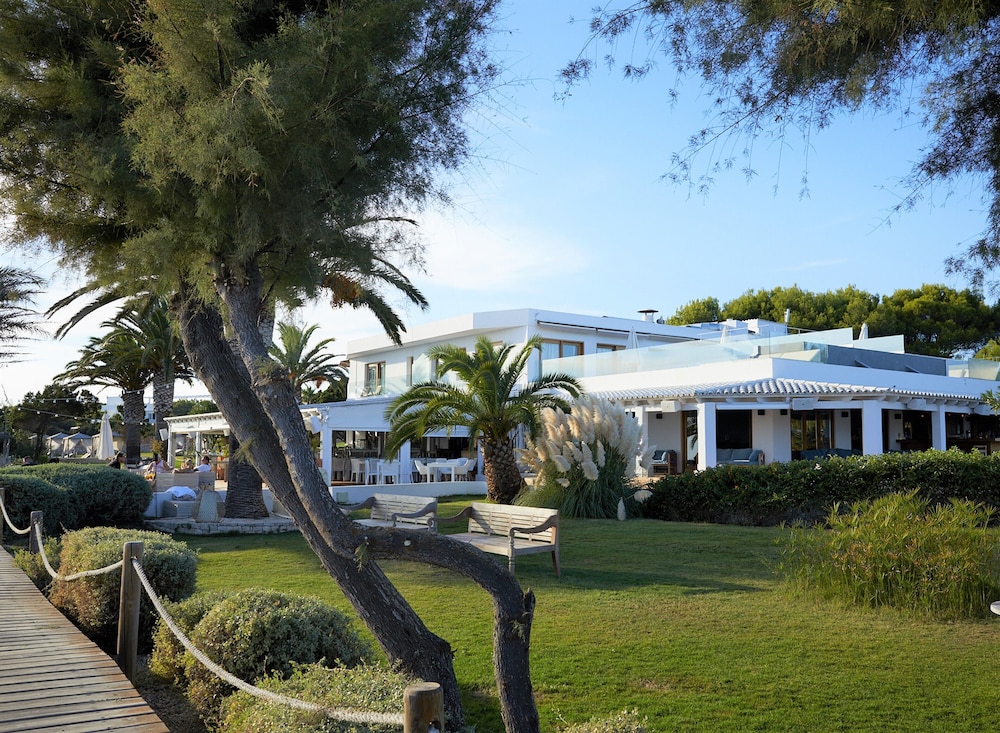 Gecko Hotel and Beach Club 46/50