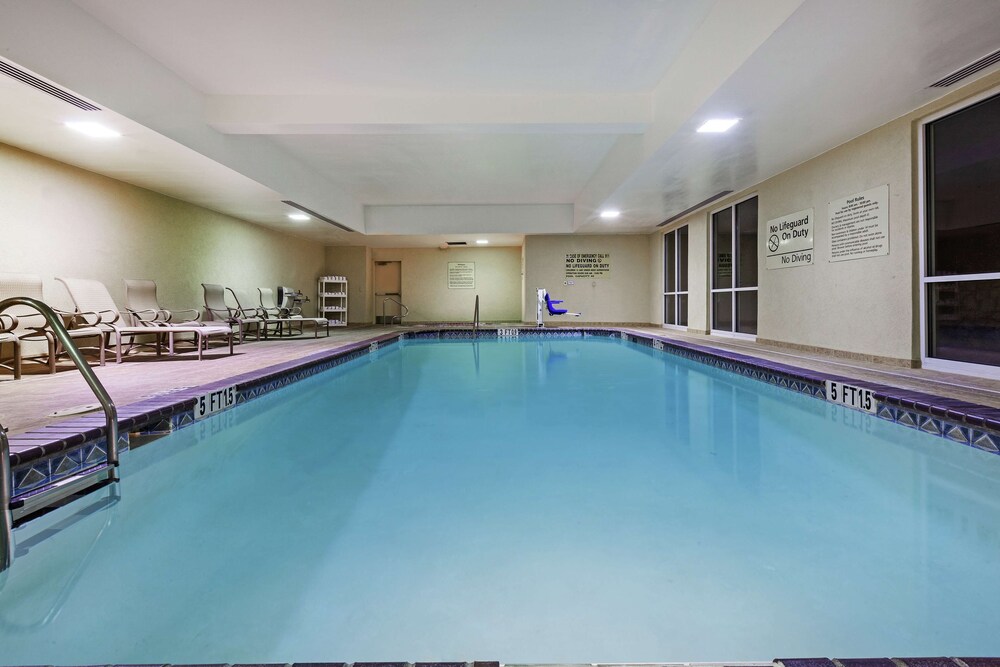 Hampton Inn Suites el Paso West 32/67