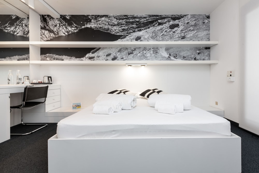Santoni Freestyle Hotel 18/69