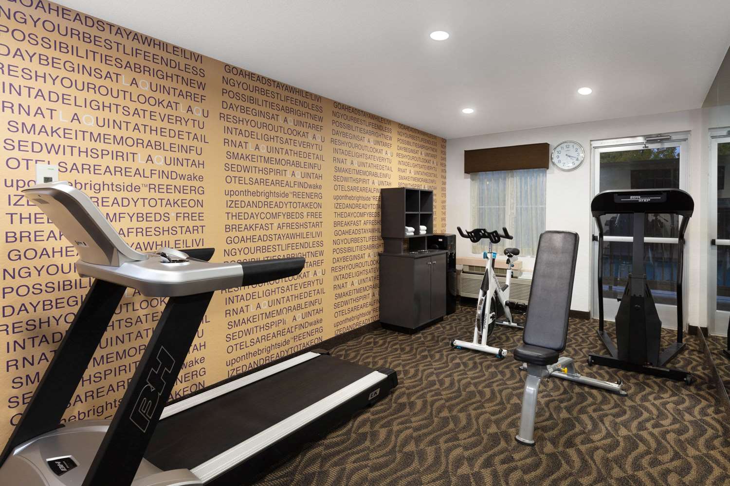 La Quinta Inn & Suites by Wyndham Las Vegas Red Rock 25/42