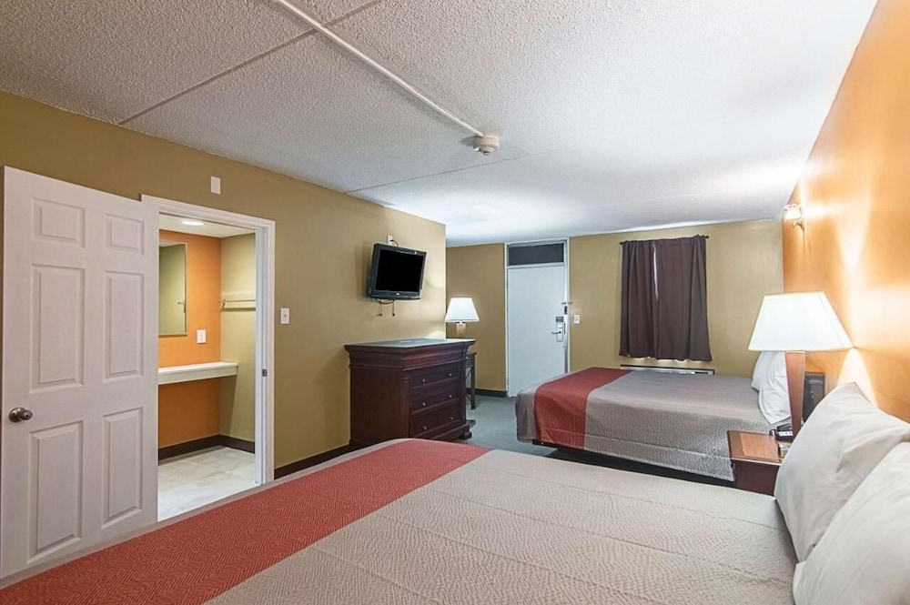 LoneStar Inn & Suites 17/51