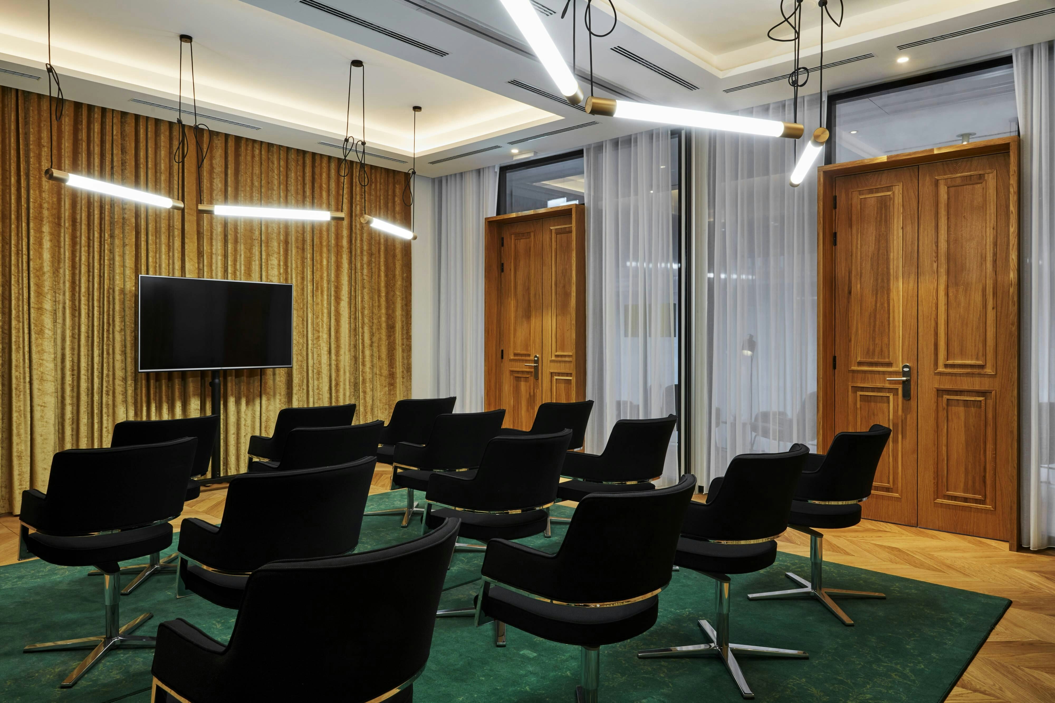 Roomers Munich, Autograph Collection 51/56