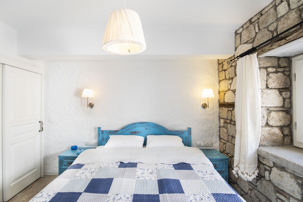 Monat Otel 16/50