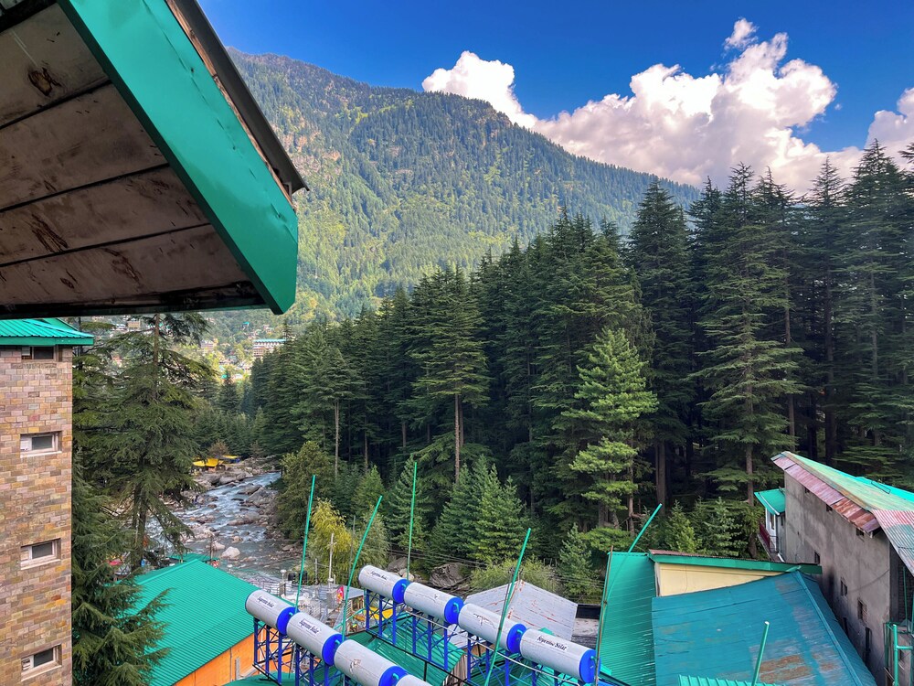 Golden Tulip Manali 84/92