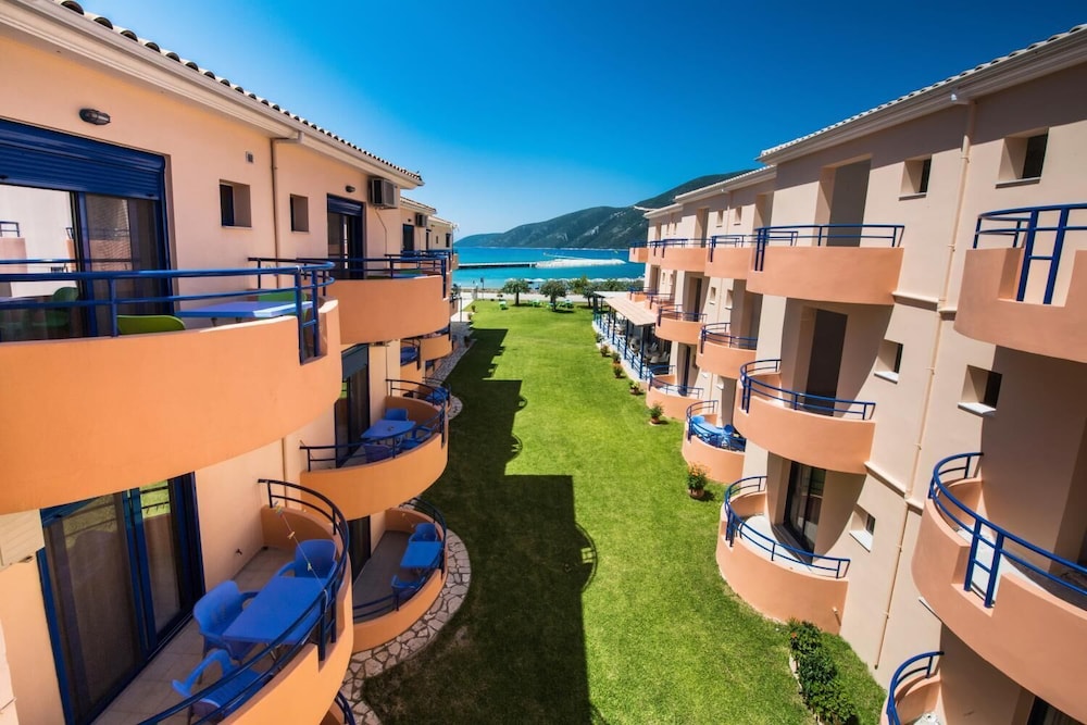 Akroyiali Resort 38/41