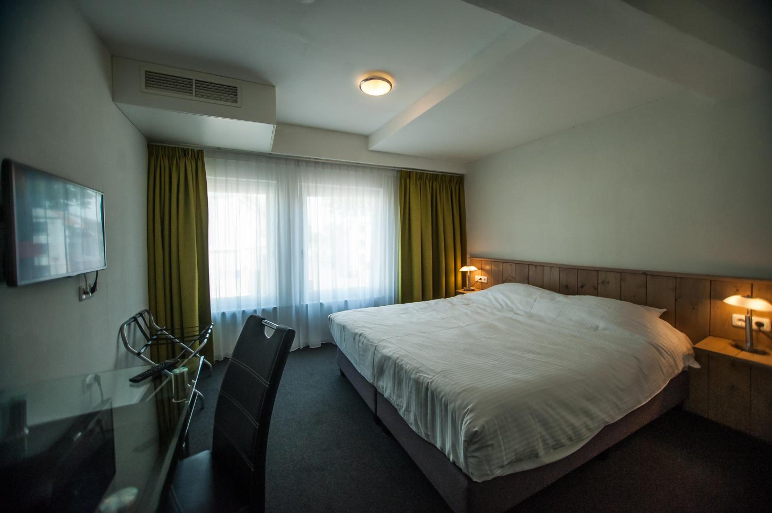 Hotel Taurus 2/14
