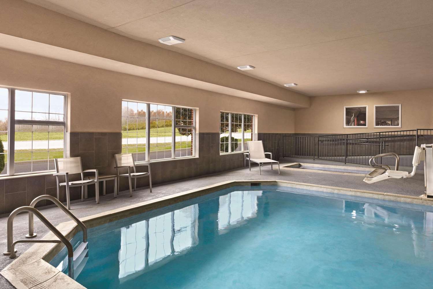 Country Inn & Suites By Radisson Georgetown Ky 5/11