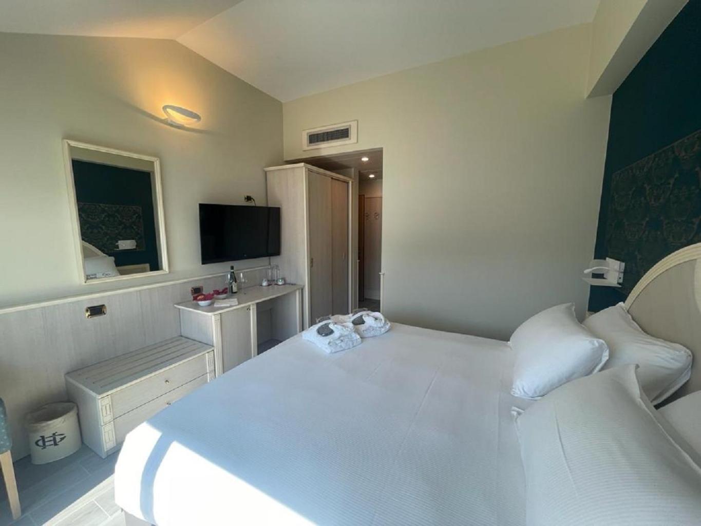 Room at Hotel Ghiffa, GHIFFA