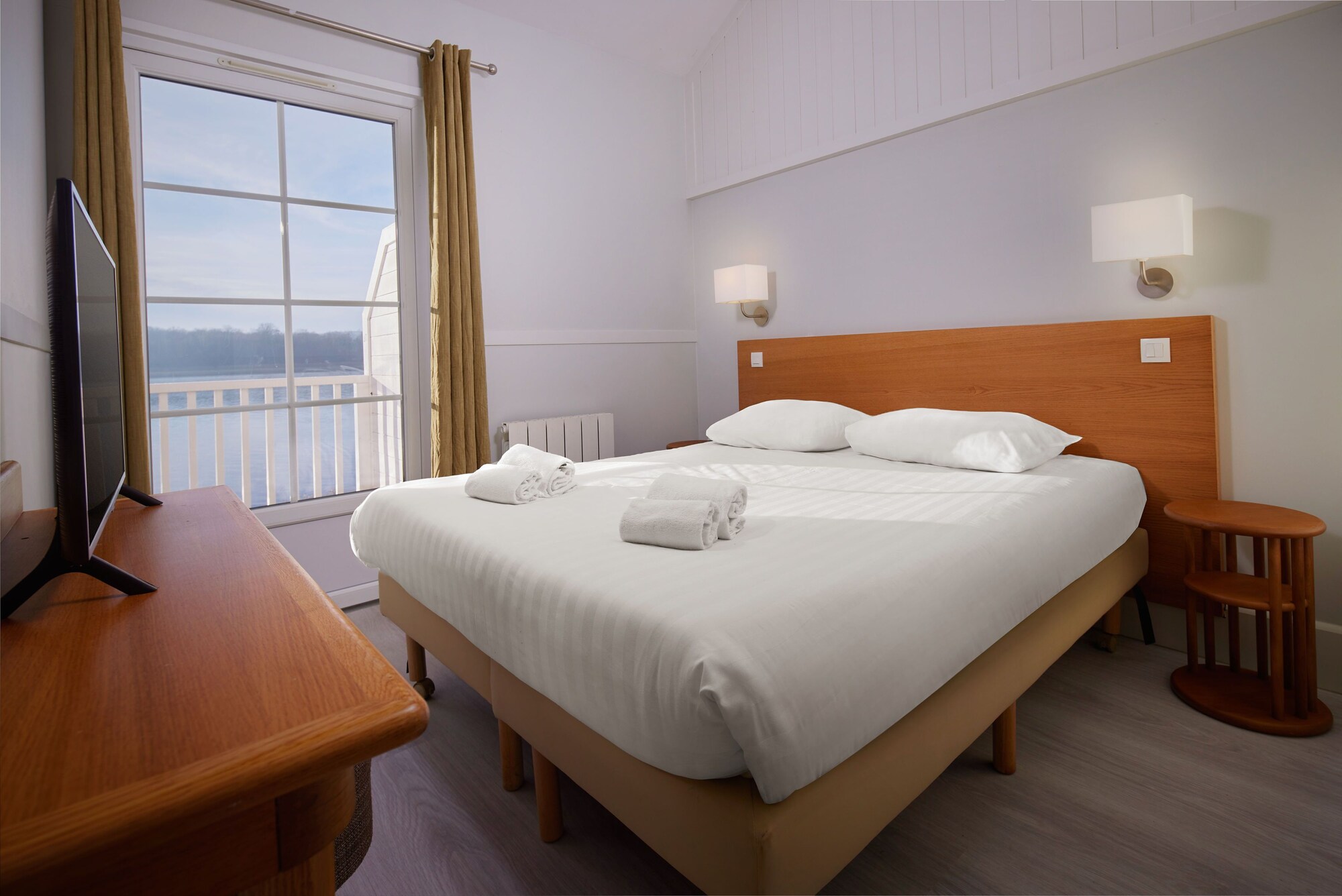 Design, Vip, Cottage, Double and Twin Beds, Lake Side