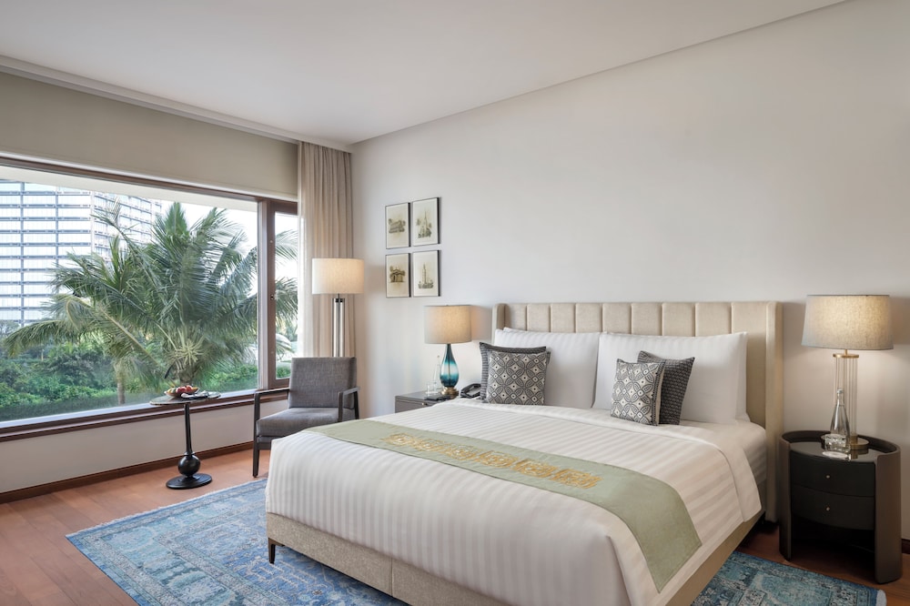 غرفة بريميير بسرير كينج، The Oberoi Mumbai 2/4