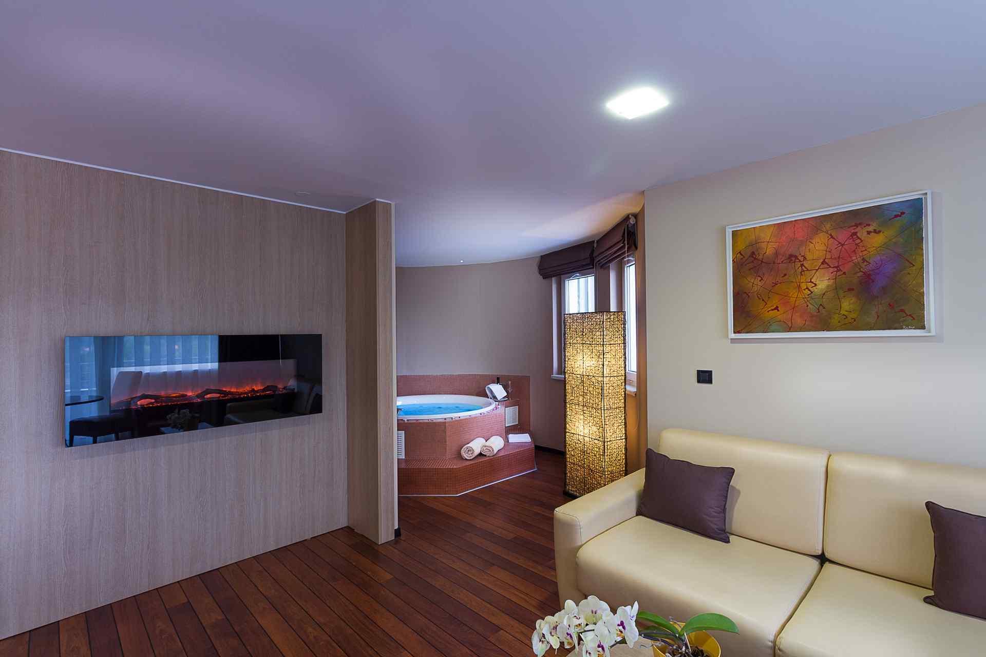 LUXURY, SUITE