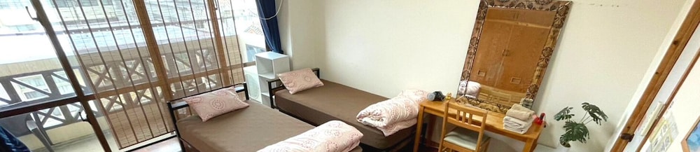 All Friends - Hostel 62/62