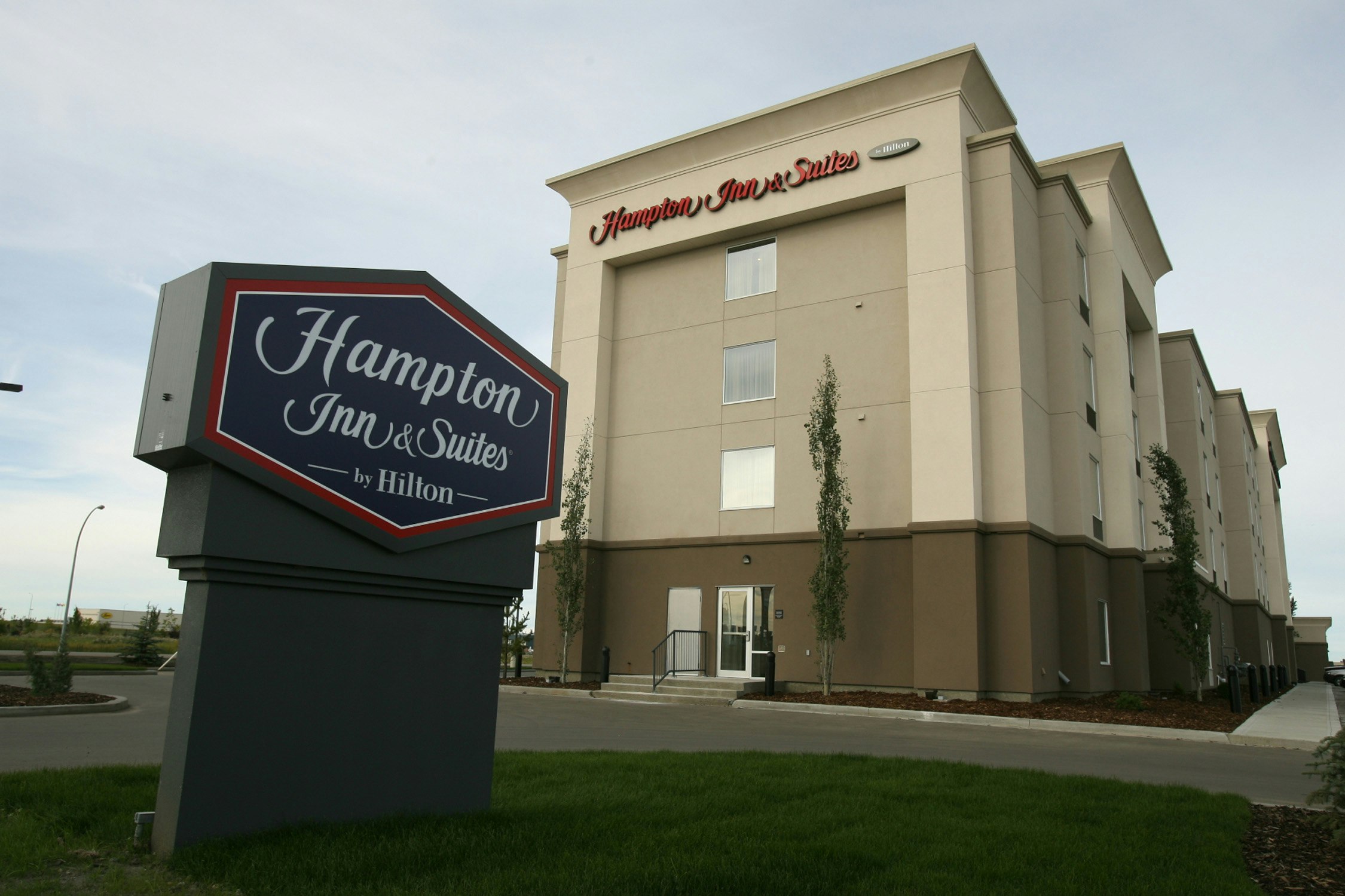 Hampton Inn Suites By Hilton Red Deer 2/38