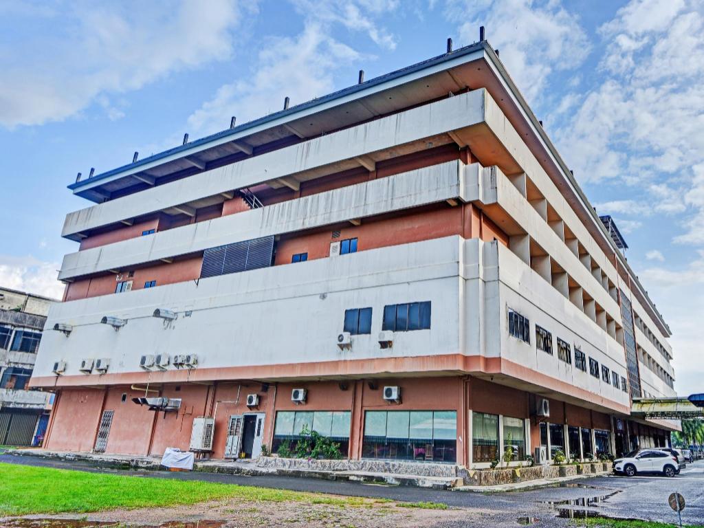 OYO 1178 Plaza Hotel Tanjung Pinang 2/50