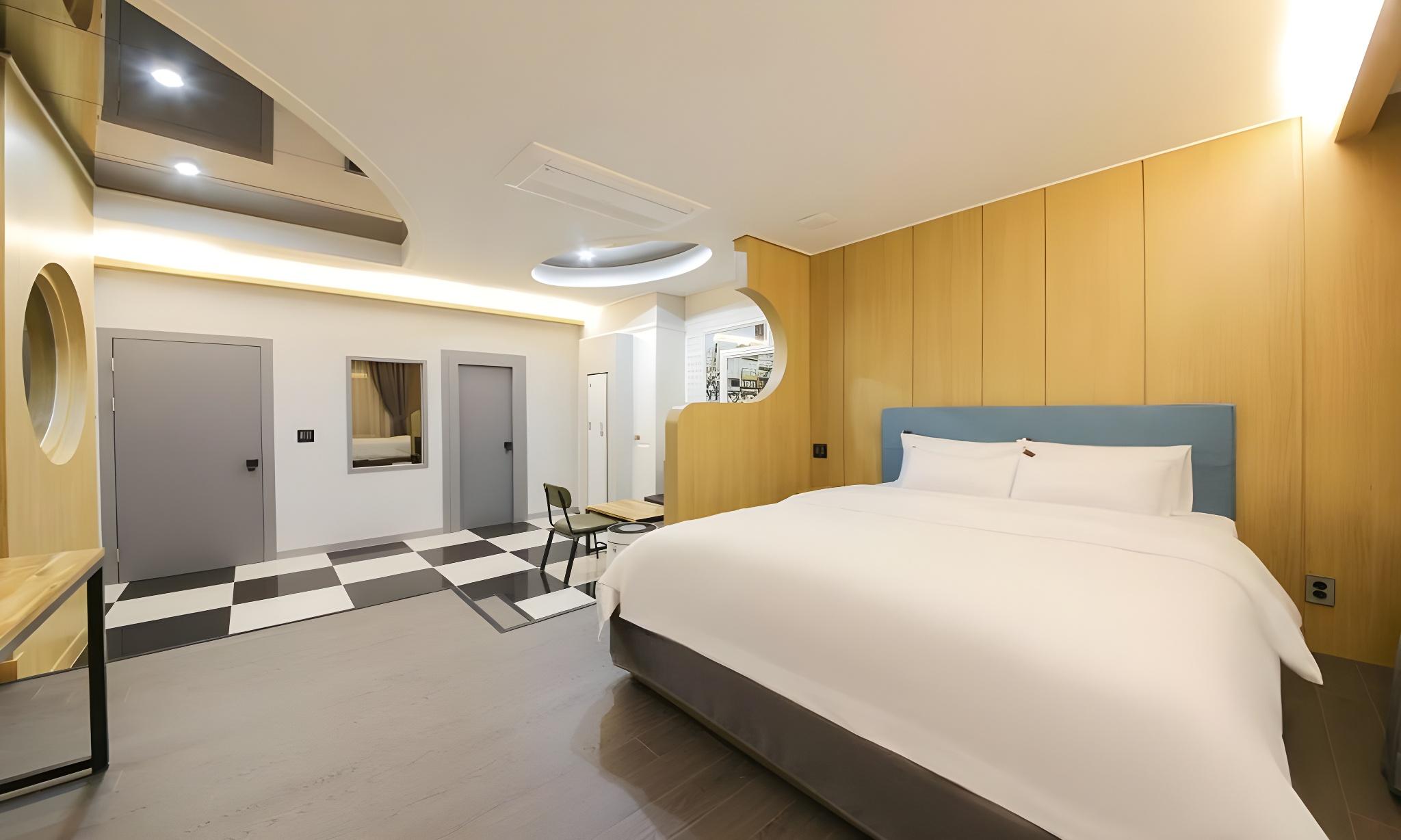 Style, Suite, Double Bed, Bathtub