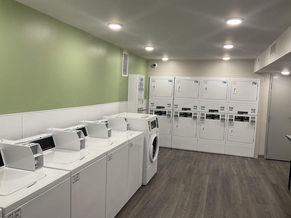 WoodSpring Suites Dearborn - Detroit 12/34