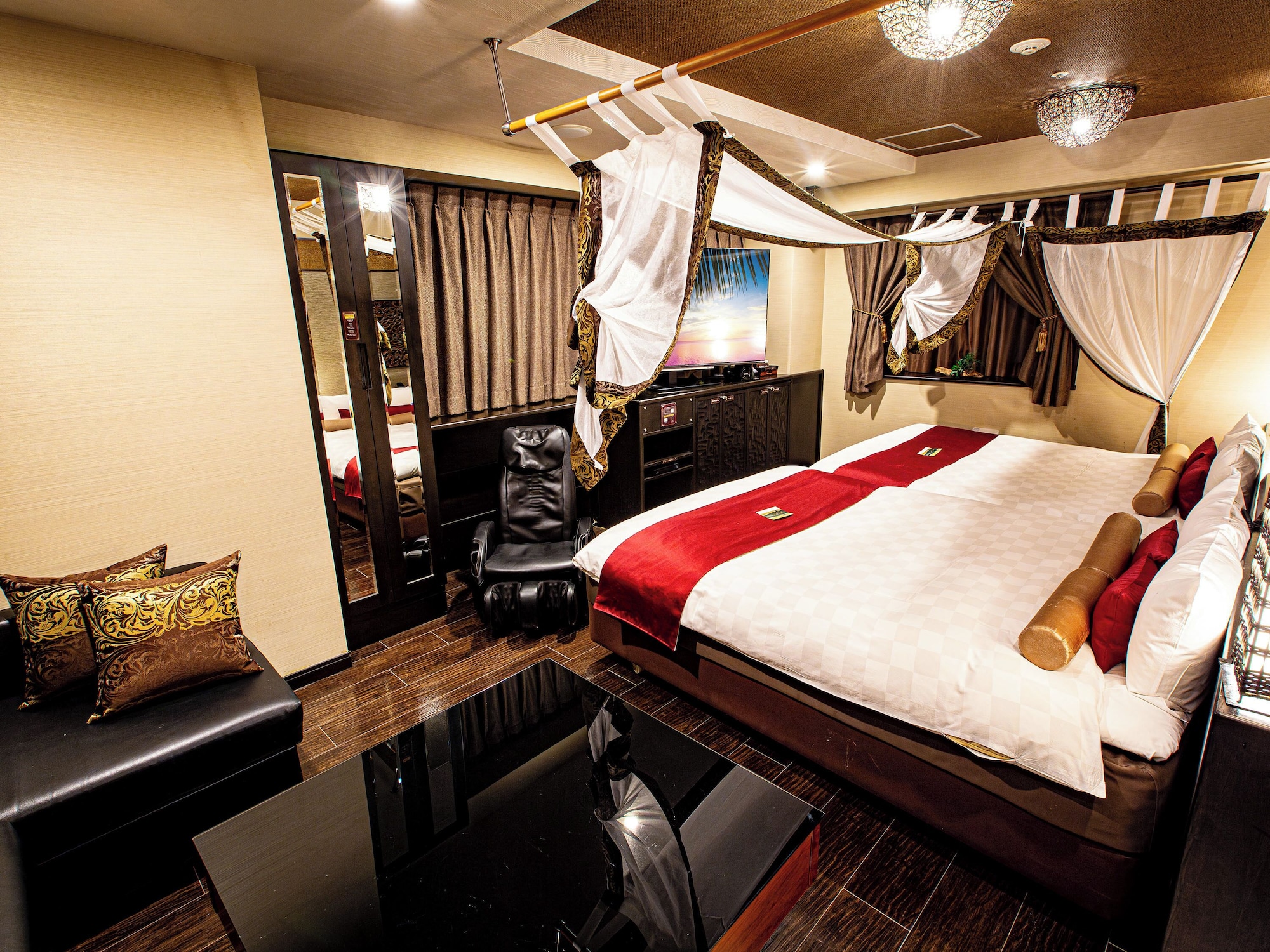 ROYAL, 2 QUEEN BEDS, SMOKING