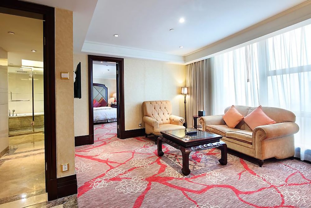 ROYAL MEDITERRANEAN HOTEL 38/47