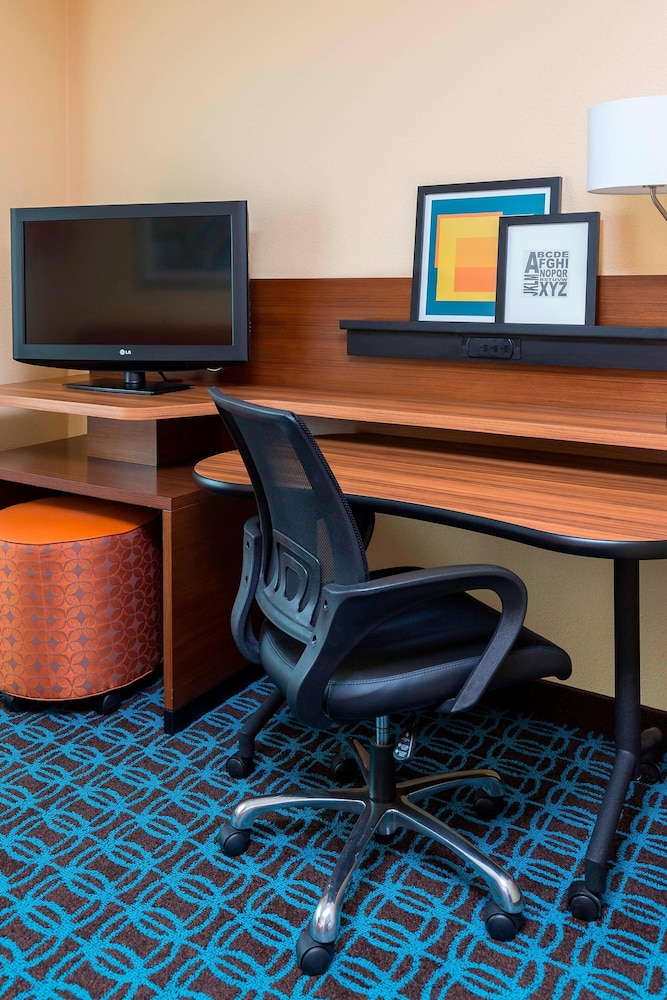 Fairfield Inn & Suites Galesburg 20/22