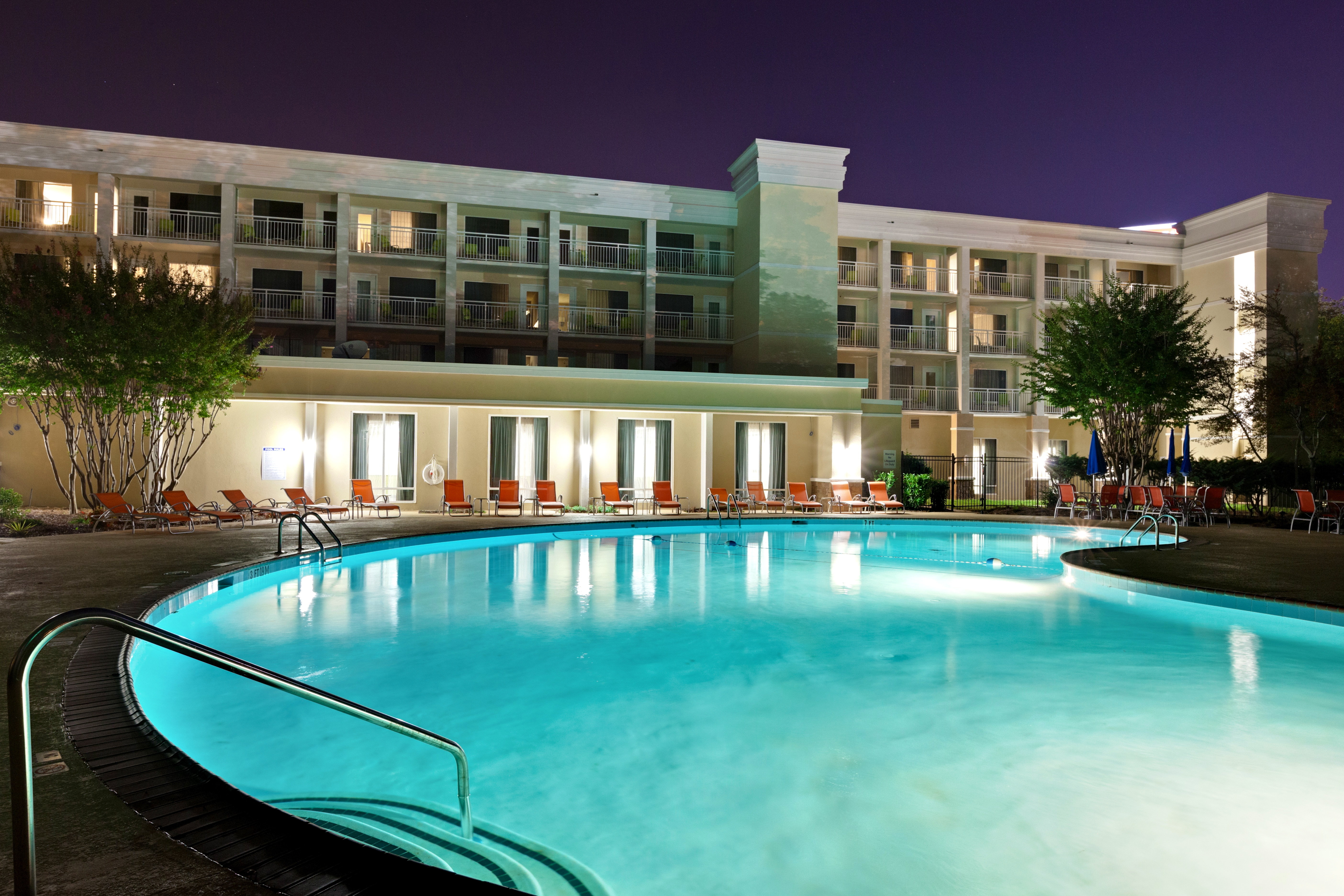 Holiday Inn Hotel Suites Atlanta Airport North 7/42