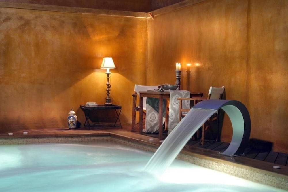 Le Convivial Luxury Suites & Spa 23/45