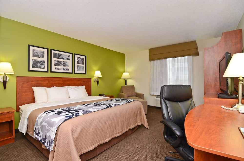 Sleep Inn and Suites Conference Center And Water Park 11/52