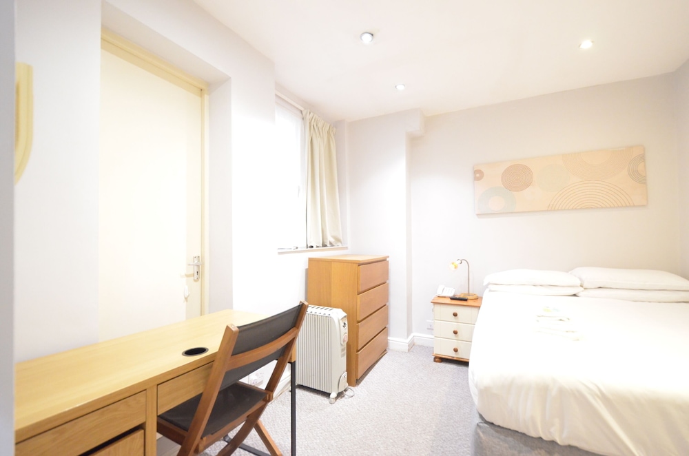STUDIO, SINGLE, LOW FLOOR
