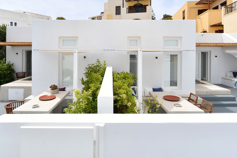 Thiro Villas Santorini 1/27