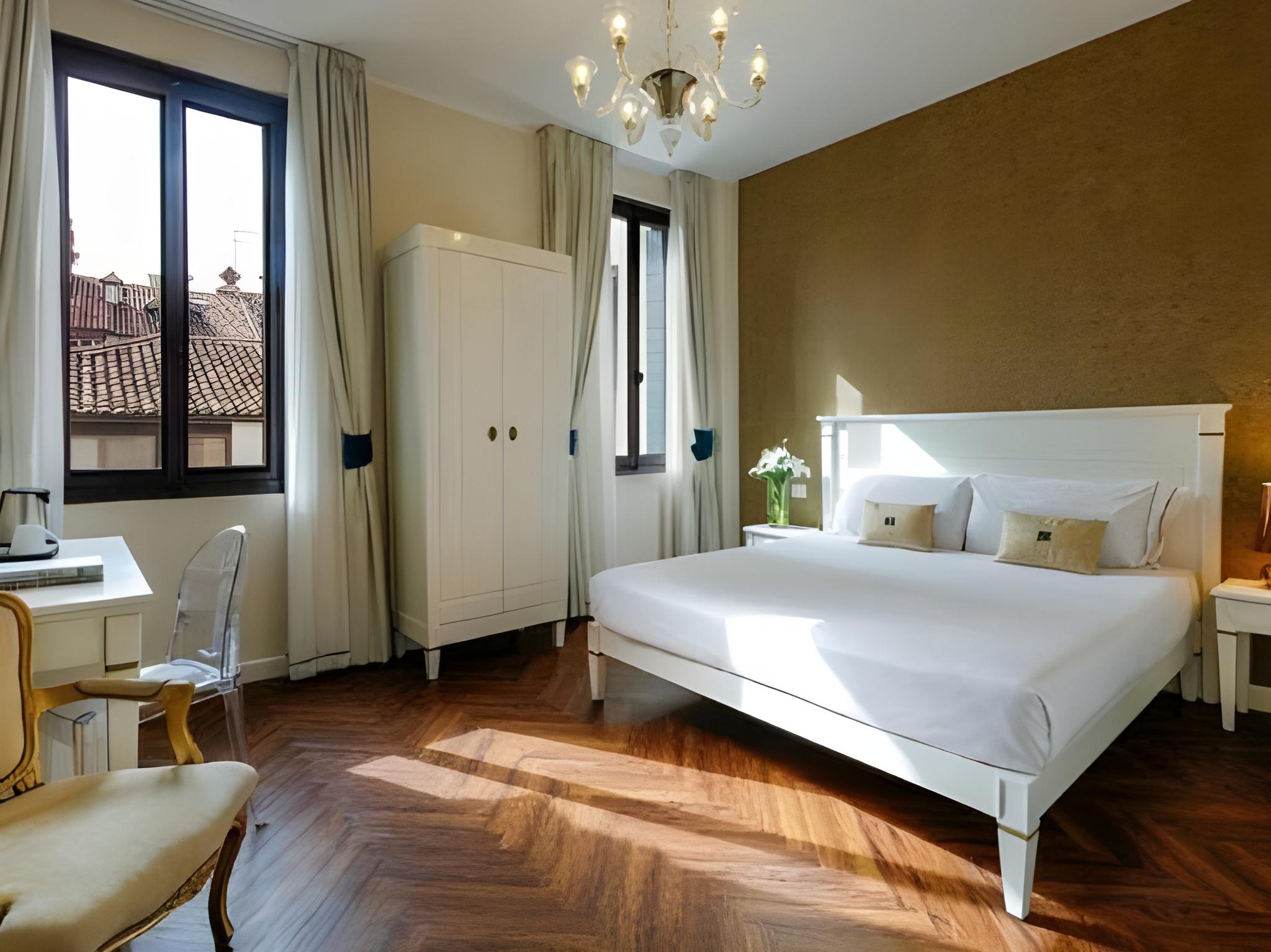 Deluxe, Double or Twin Bed