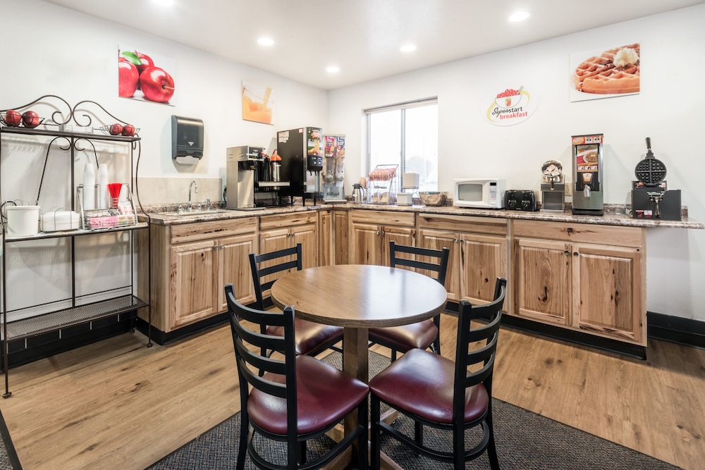 Super 8 by Wyndham Missoula/Reserve St. 11/17