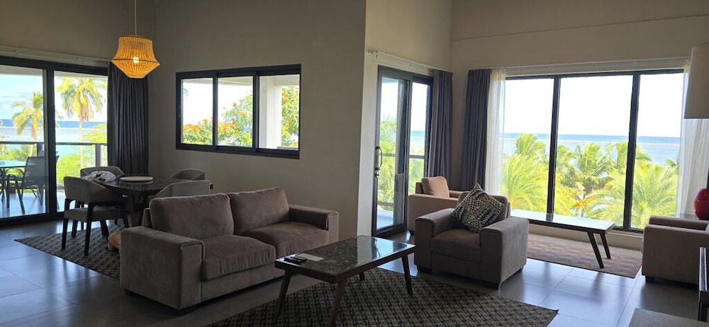 Ramada Suites by Wyndham Seafront Coral Coast 47/60