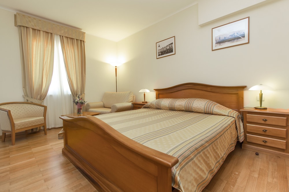 ROOM, DOUBLE BED, SEA VIEW, BALCONY