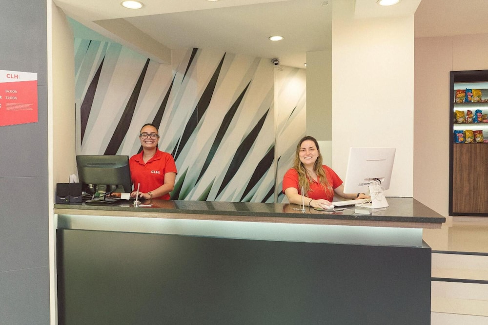 Clh Suites Domingos Ferreira 10/67