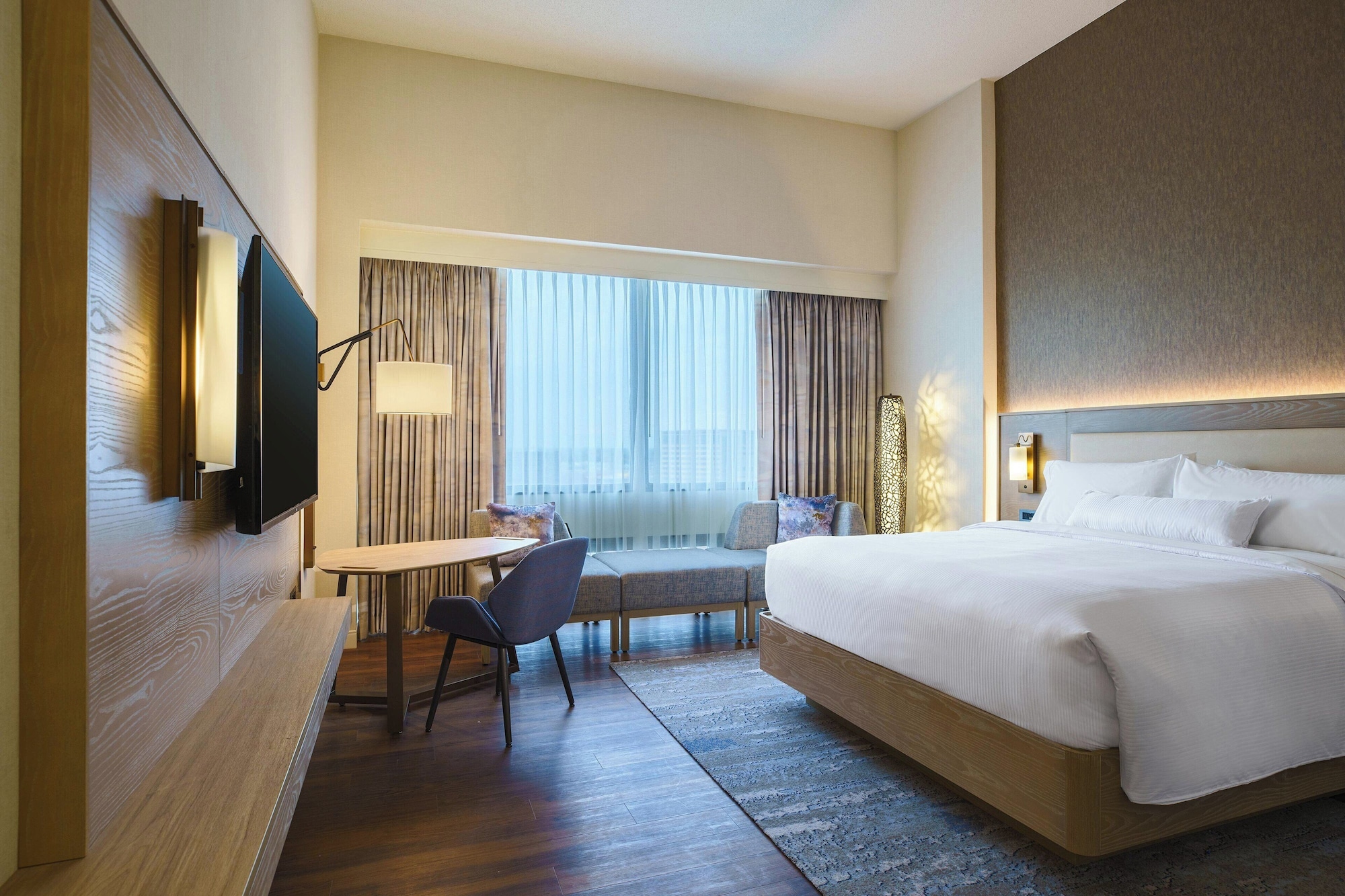 1 Bedroom, Deluxe, Suite, King Bed, Sofa